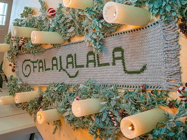 crochet FALALALALA TABLE RUNNER free pattern