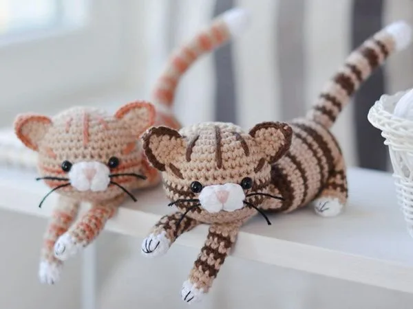 crochet Brown Red Striped Kitty easy pattern