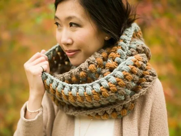 crochet Hues Jumbo Puff Stitch Cowl free pattern