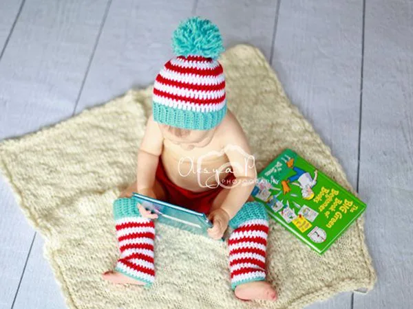 Stripe pompom hat and leg warmers