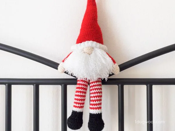 SCANDINAVIAN SANTA GNOME AMIGURUMI
