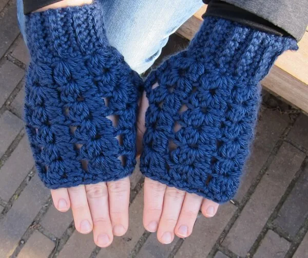 Cluster V-stitch fingerless gloves (and hat)