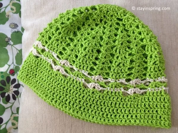 HAT WITH FLOWER FOR A GIRL