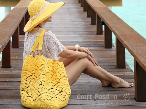 Giant Shell Stitch Beach Tote
