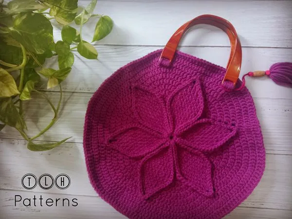 crochet Handbag with textured flower free pattern