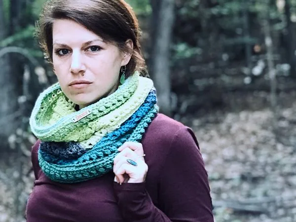 crochet The Chasing Rabbits Cowl free pattern