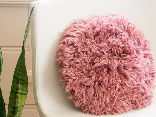 ISLA SHAG CROCHET PILLOW free pattern
