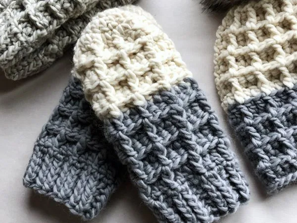 crochet Chunky Waffle Stitch Mittens easy pattern