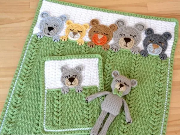 crochet Sleep Tight Teddy Bear Baby Blanket easy pattern
