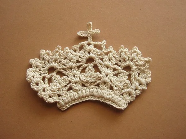 Crown of flower motif