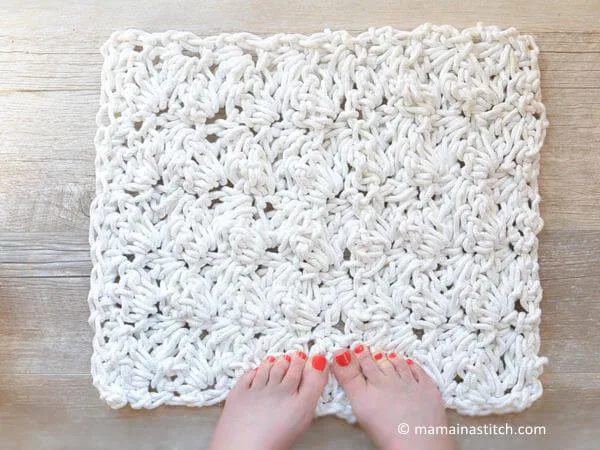 Bath Rug with Rope