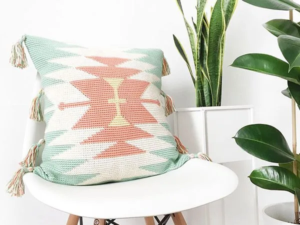 crochet Etnic Tapestry Cushion free pattern