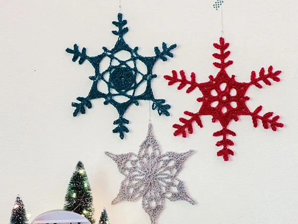 GIANT CROCHET SNOWFLAKE ORNAMENT free pattern