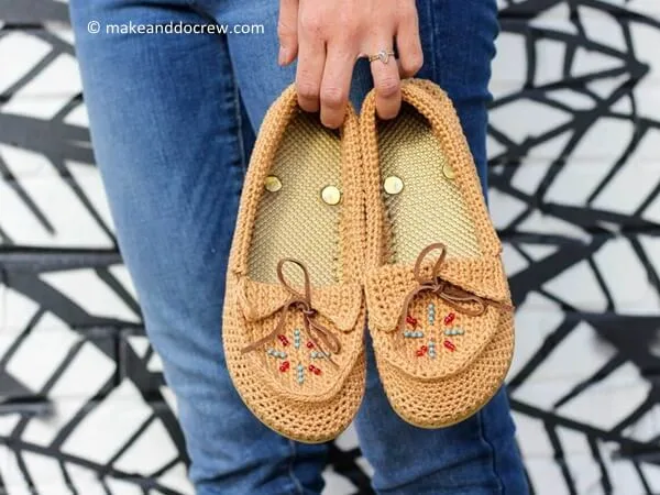 CROCHET SHOES WITH FLIP FLOP SOLES