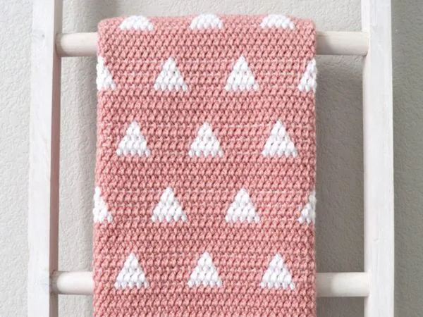 Crochet Triangles Baby Blanket free pattern