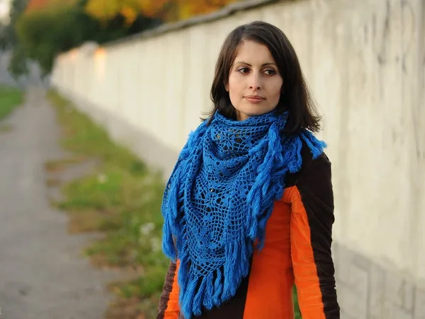 Beautiful Flower Motif Shawl