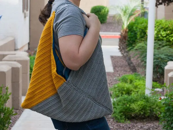 crochet Easy Trifold Crochet Bag free pattern