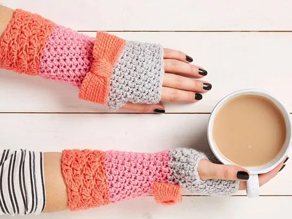 crochet Bow Mitts free pattern