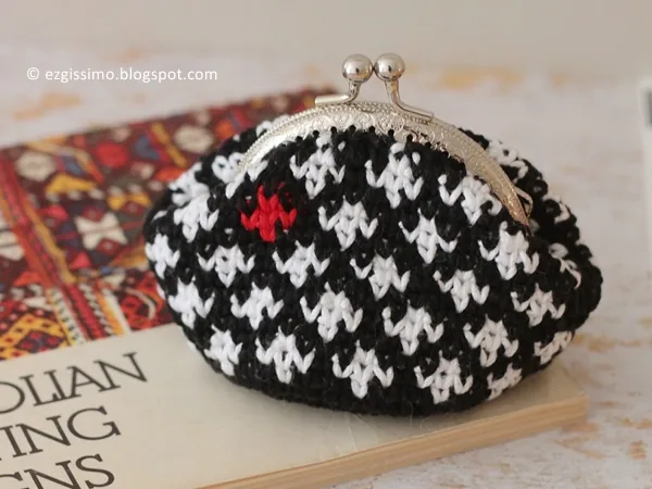 Tapestry crocheted coin purse free pattern