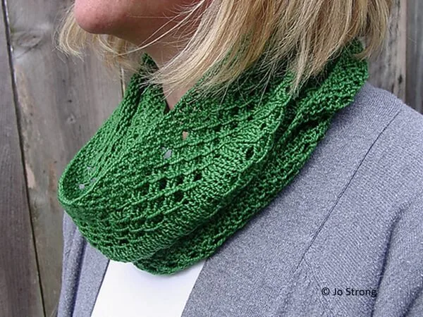 Irish Mesh Cowl