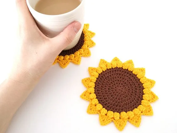 crochet Sunflower Coaster free pattern