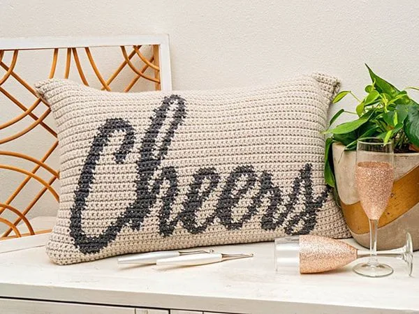CHEERS CROCHET PILLOW free pattern