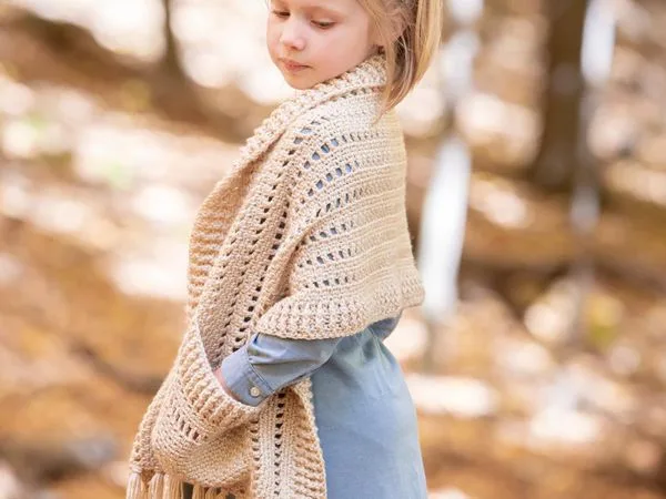 crochet Fringy Pocket Shawl easy pattern