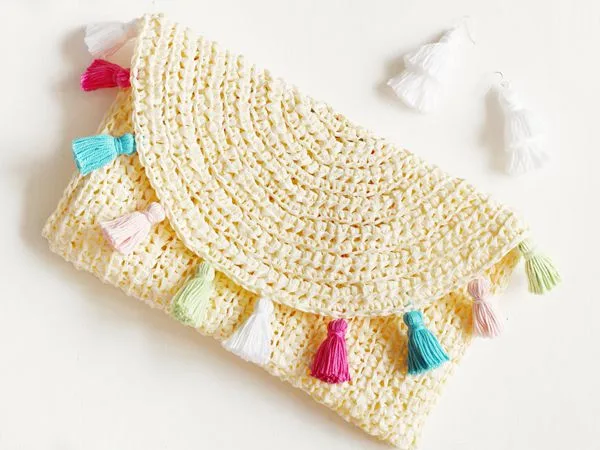 crochet Evelyn Crochet Summer Clutch free pattern