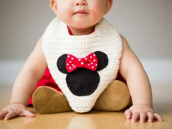 Minnie Mouse Basic Bib