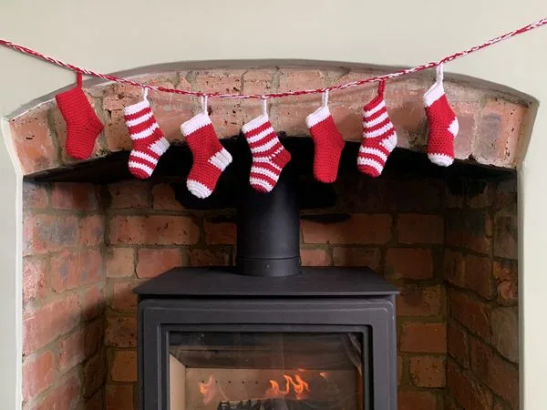 crochet Mini Stocking Garland free pattern