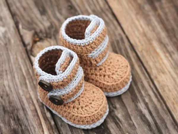 crochet Kohl Button Boot easy pattern