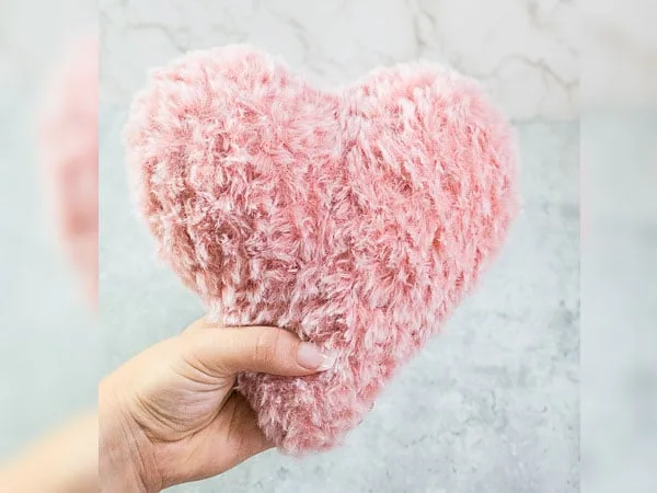 crochet Faux Fur Heart free pattern