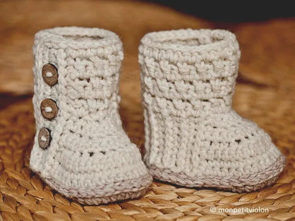 Polar Buttones Baby Booties