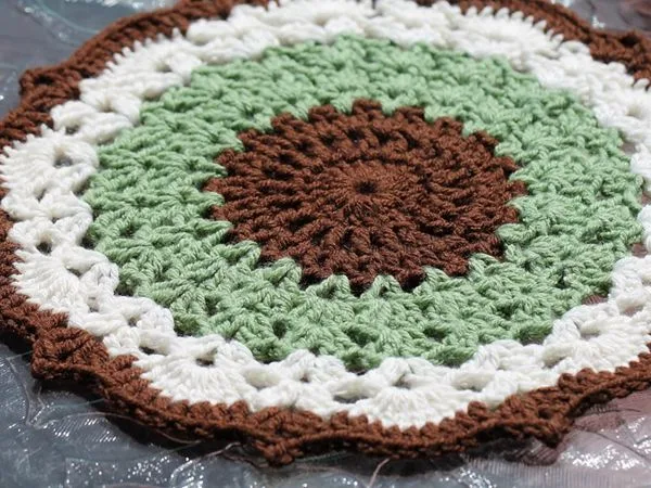 crochet Mint Chocolate Chip Doily free pattern