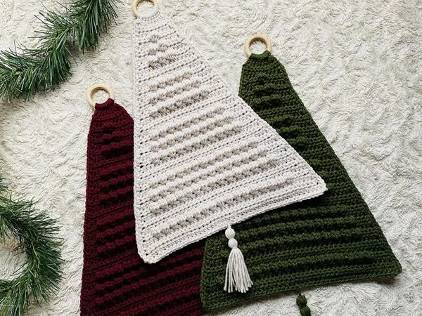 crochet The Tannenbaum Wall Hanger free pattern