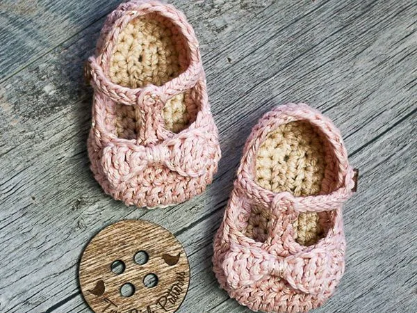 crochet Tali T-strap Baby Booties easy pattern