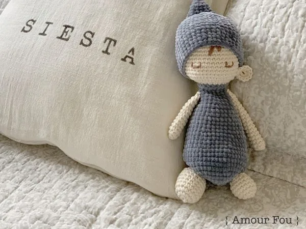 crochet Sleepy Miko free pattern