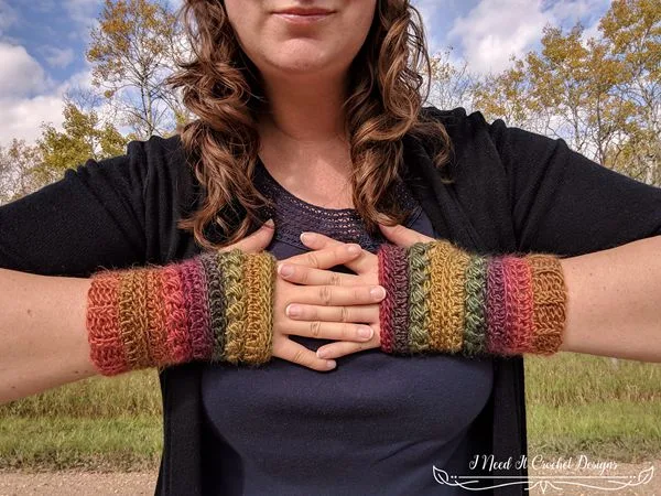 crochet The Bauble Fingerless Gloves free pattern