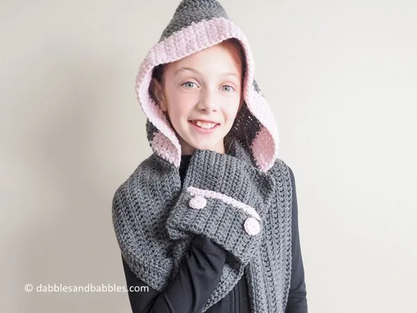 HOODED SCARF