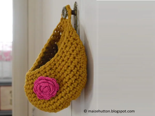 A Chunky Crocheted Hanging Bag