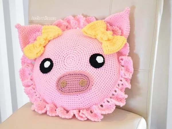 crochet Pinky The Piggy Pillow pattern