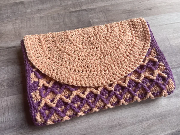 crochet Diamond Crossbody Clutch free pattern