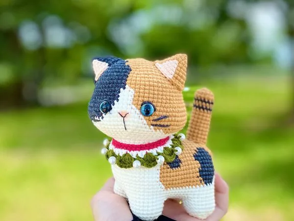 crochet Lucy the Calico Cat easy pattern