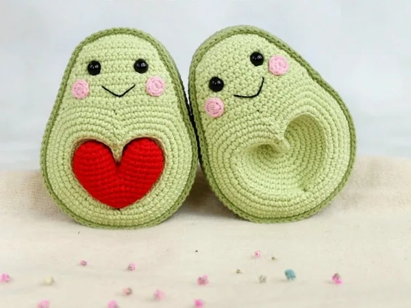 crochet Avocado with Heart Seed easy pattern