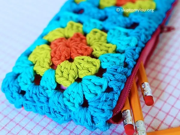 GRANNY SQUARE ZIPPERED POUCH