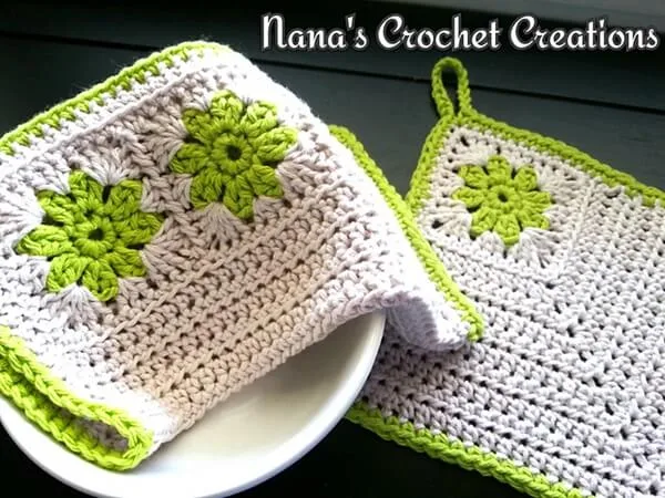 Nana's "Retro Square Potholder"