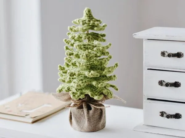 crochet Farmhouse Christmas Tree easy pattern
