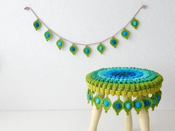 Stool Cover and Garland "Pop Up"