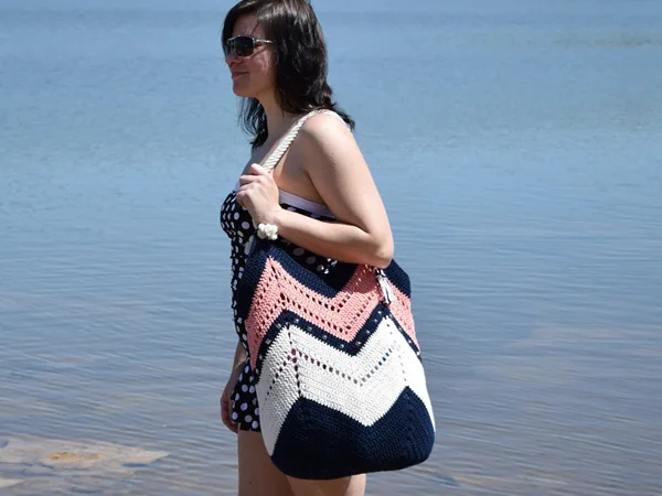 crochet Not Your Grannys Beach Bag easy pattern