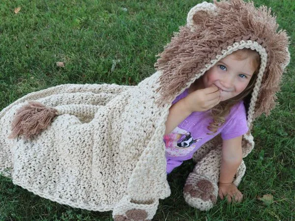 crochet Hooded Lion Blanket easy pattern